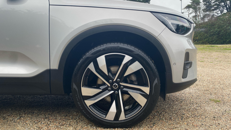 Volvo XC40 2.0 B4P Ultra Dark 5dr Auto Petrol Estate